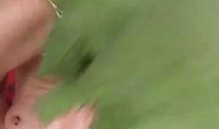 角色扮演业余爱好者伸展她的屁股到极限！
