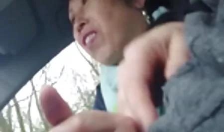 戴眼镜的性感的白肤金发的秘书需要大公鸡