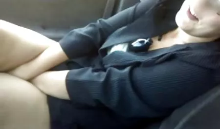 在她的继母的儿子Cums，当睡觉时