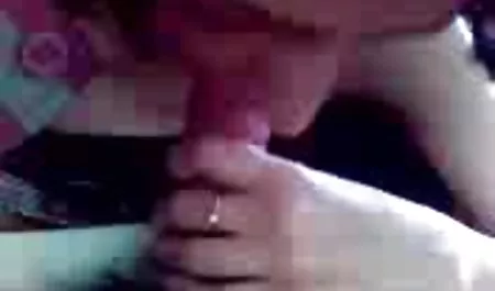性感的黑发贱人Rilynn Rae诱惑她的爸爸朋友和性交硬